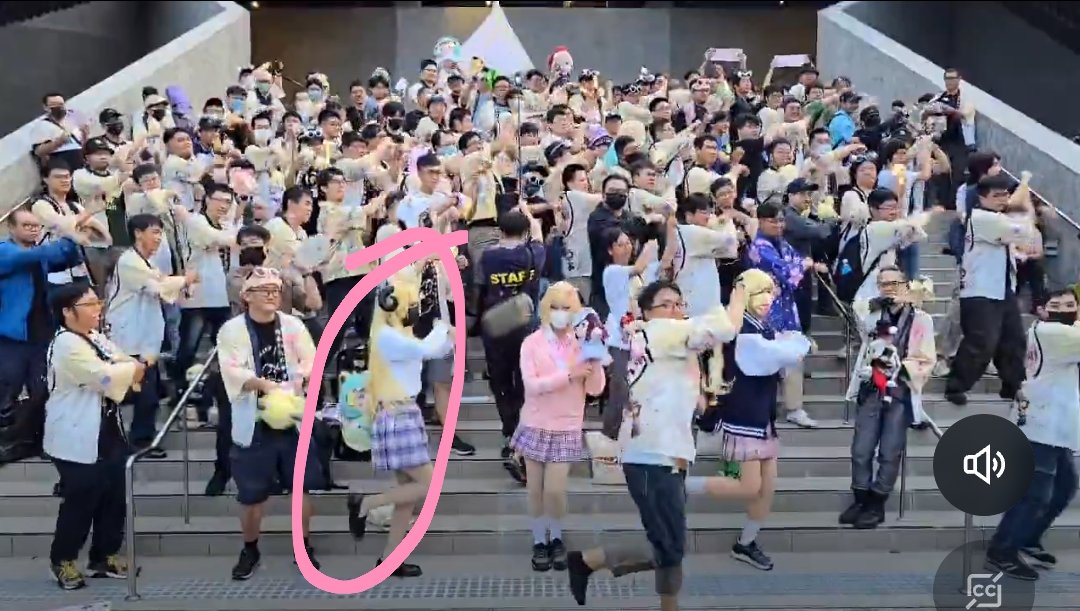 HzSoar's tweet photo. @tsunomakiwatame 前回はWATAME FUJIを踊りました
今回のmeetはNow on spetです
ステージに立つと本当に緊張しちゃう
日本語が話せないから、どう表現すればいいか分からなくて
次に参加する時は感謝の気持ちを伝えたい
WATAME台湾ソロライブを開催してほしい!!!
#hololiveMeet
#角巻わため 
#わためいとのはばない https://t.co/VDm2rLii8y
