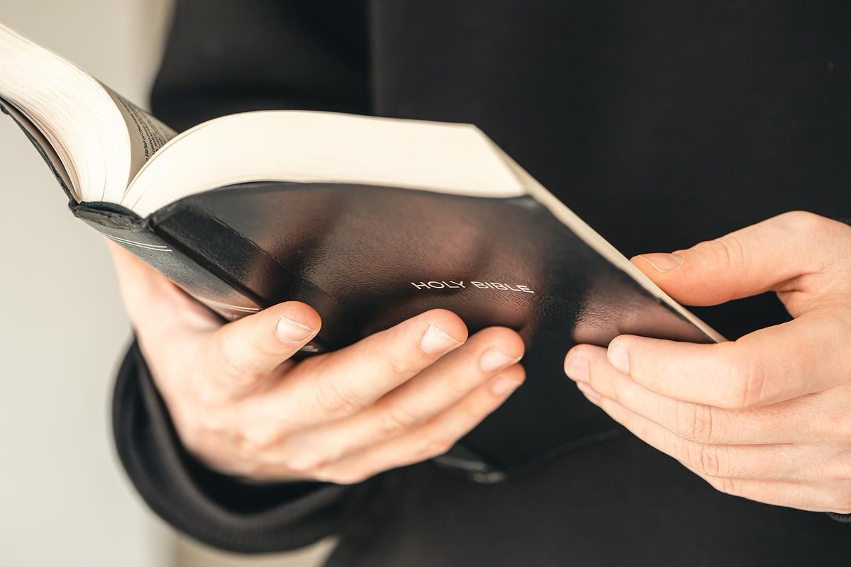 BustedHalo's tweet image. Why are books like Maccabees, Ecclesiasticus, and Judith not included in some #Bibles? Ann Naffziger explains why these books, called the #Apocrypha, aren’t in every Bible. buff.ly/7S7Bb3m