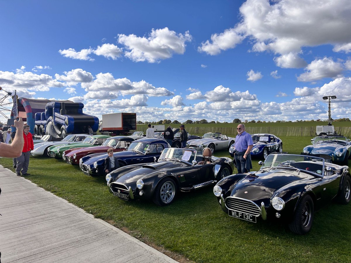 289Register's tweet image. A few photos from a great weekend!  #sywellclassic was our new AGM venue this year and it didn’t disappoint!  We won best club stand, and they got the Lancaster bomber to fly over too.  Awesome fun weekend catching up with old friends and seeing some fun racing. #cobra #t289r