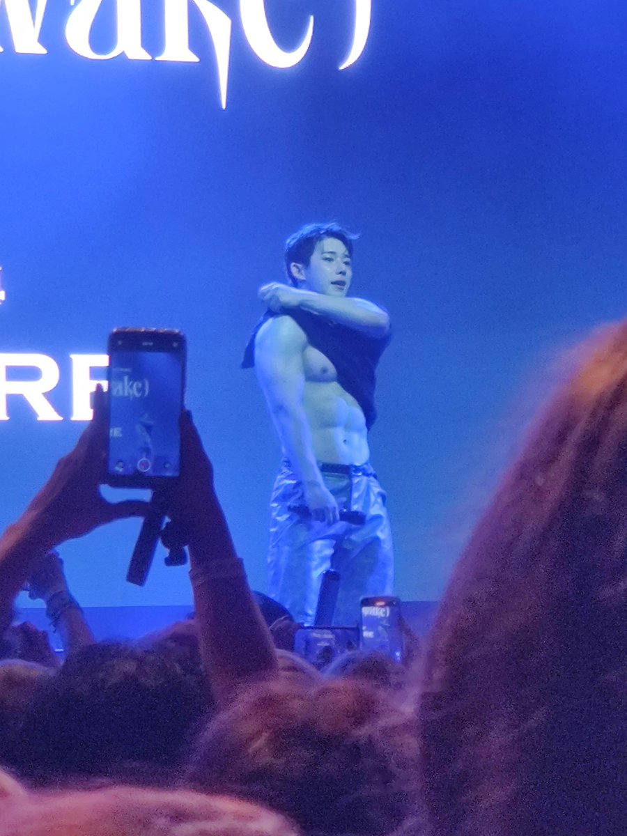 Beanthirst's tweet image. I am FINE...
#STAYAWAKEinWARSAW 
#WONHOinWARSAW
#2025WORLDTOUR_STAYAWAKE 
#원호 #WONHO