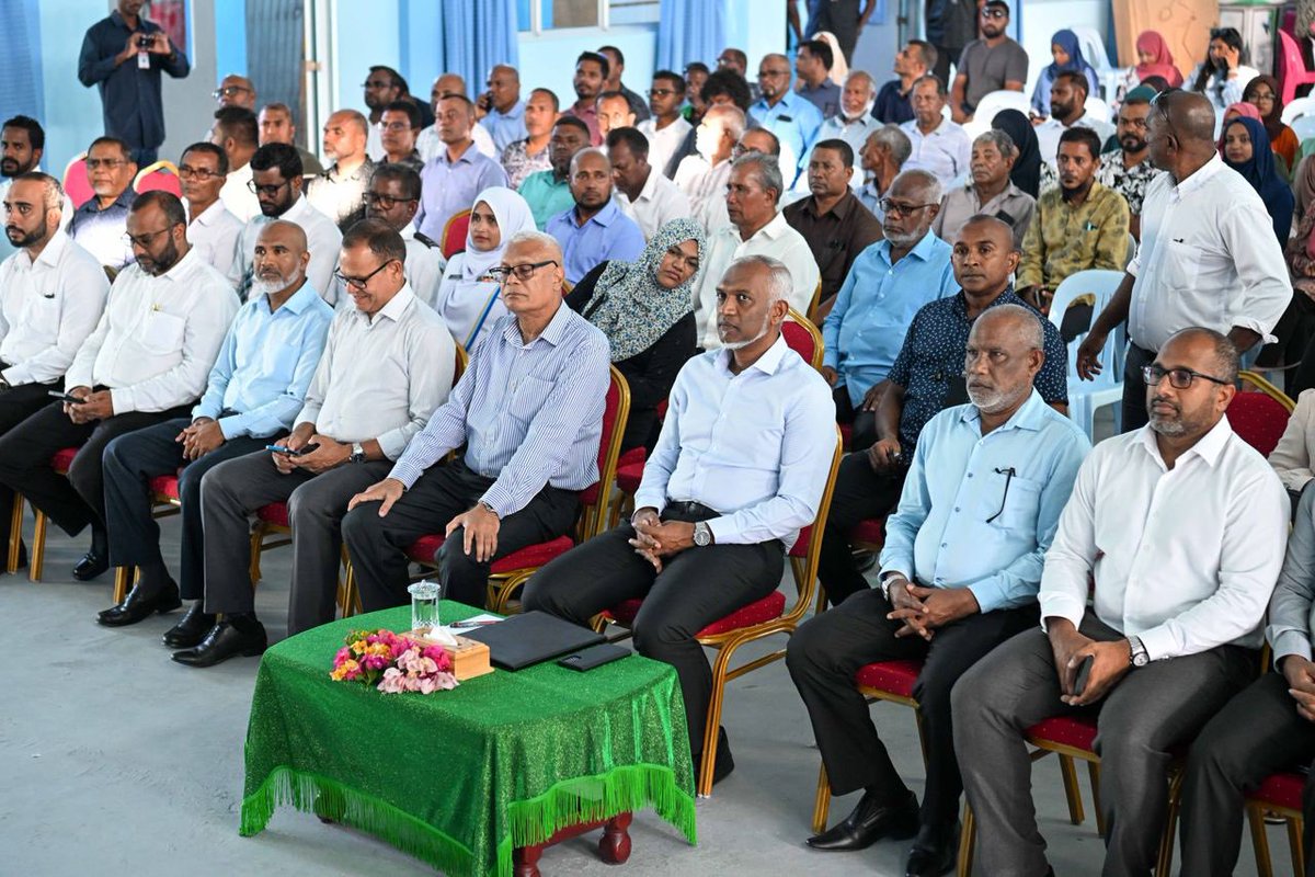 Kurusee1's tweet photo. Addu akee 1960s ga mulhi region gaves oiy emme fakkaa CITY! Miadhu Addu akee Drug ADDICTS &amp; Drug Trafficking ge DESTINATION eh! Addu Rayyithun beynumee 1960s gaves oiy fadha developed city akah Addu hedhun! @MMuizzu @voiceofaddu @MoTmv @MAAWmv @MoEDmv @AdduTourism @AdduUnited https://t.co/W6FWrXzybX