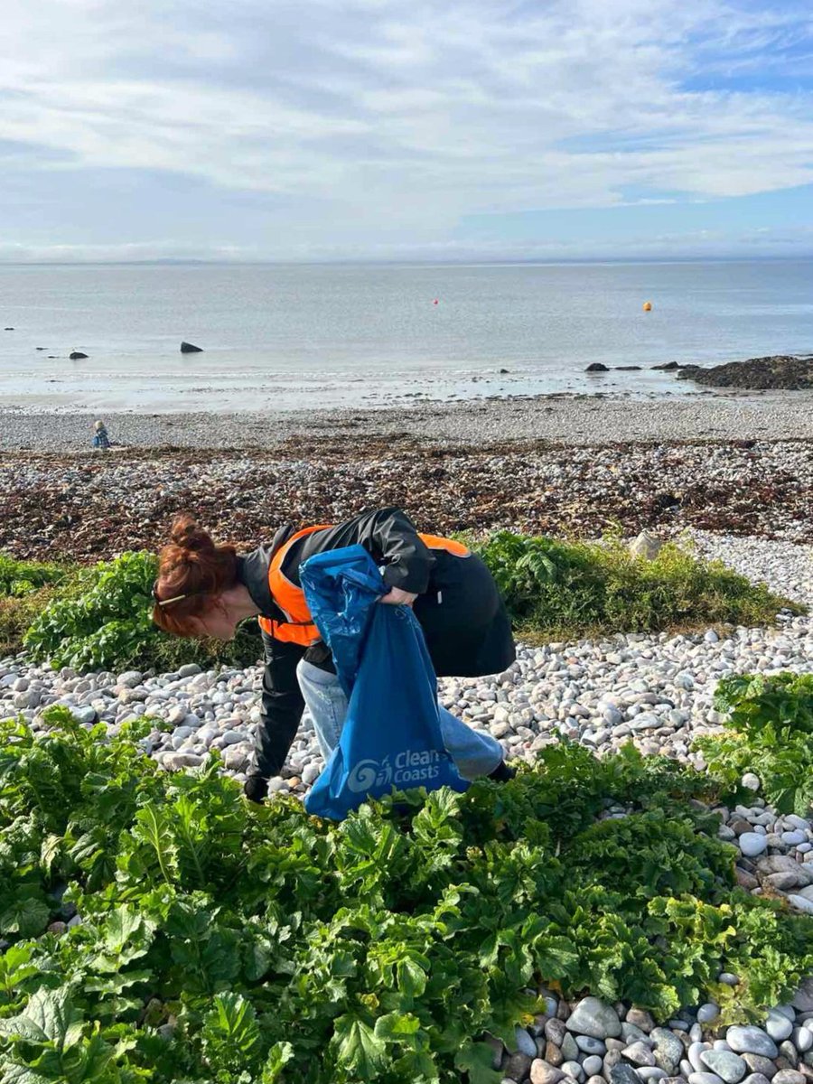 Clean Coasts Big Beach Clean 25 &amp; Fossil Walk 🌊♻️👣 with <a href="/GalwayAquarium/">Galway Atlantaquaria</a> <a href="/CleanCoasts/">Clean Coasts</a>

#internationalcoastalcleanup #Galway #BigBeachClean25 #CleanCoasts #Salthill