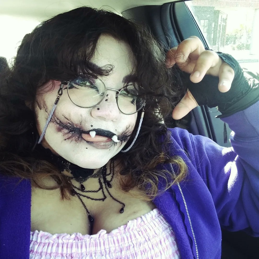 Dragosjester's tweet photo. What a gal gotta do to own the skin of her idol sighh,,💌❣️ #ninacreepypasta #ninathekiller https://t.co/b6cSeVaT4U