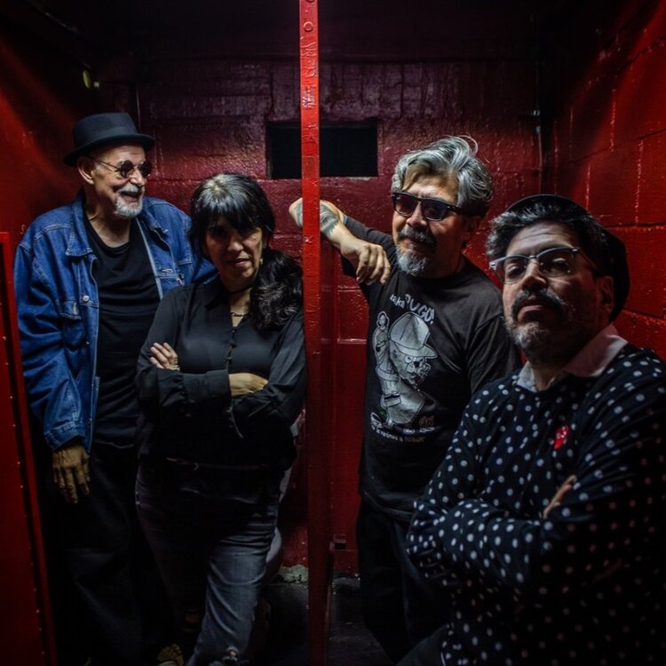ludikagdl's tweet photo. #Conciertos
Estamos listos para celebrar a lo grande este próximo viernes 🍾 prepara tus mejores galas, el @foindependencia tendrá su #Prefiesta de aniversario 🤘🏻
Los @esquizitos llegarán a Guadalajara encabezando este potente line-up 🔥
🎟️🎟️ vía @PasslineMexico https://t.co/fjaQzGNmXR
