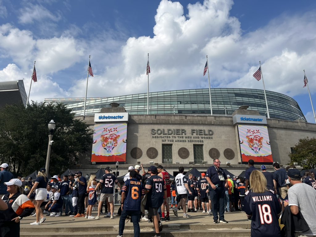 Sweet Home Soldier Field! 

🐻⬇️