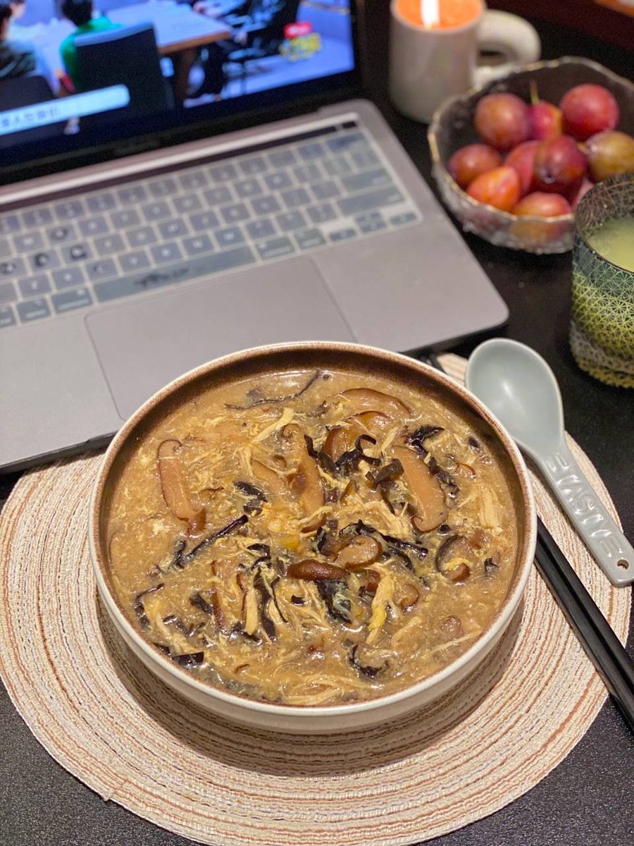 Zoey12324Zoey's tweet image. After a day of work, I enjoy delicious food at home and listen to beautiful music🤤🍽️😋