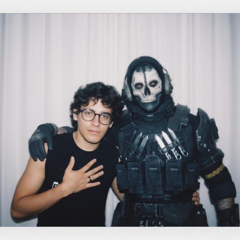 Aquí con mi compa el Ghost #codm