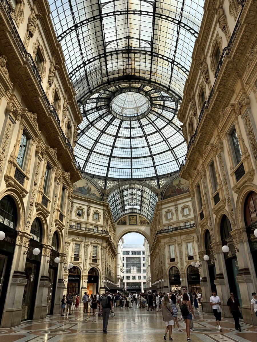 1000 🇱🇺🇯🇵 tweet media