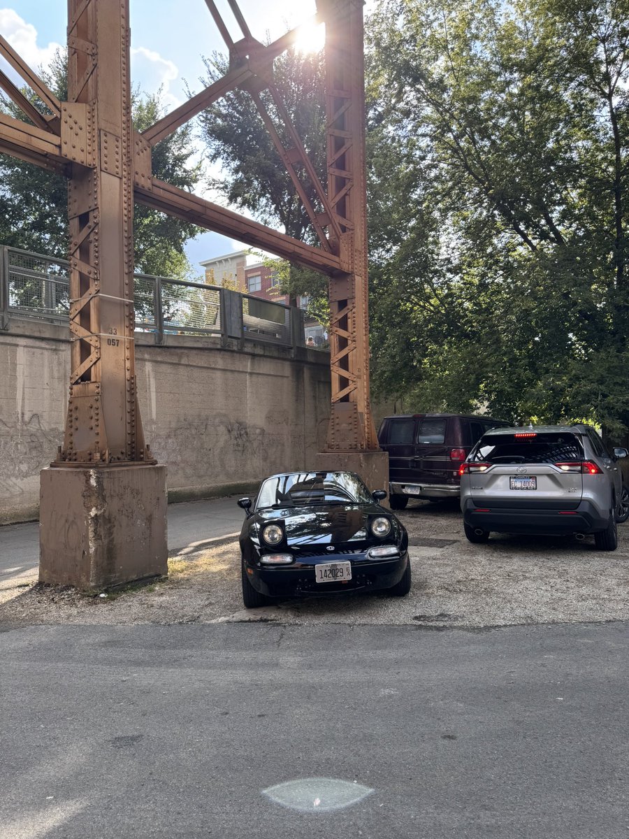 WoollyMalonth's tweet photo. 2 years ago I saw a Miata in the back of my linecook job which I always wanted, decided to visit them today and recreate the picture with my Miata 🫡 time flies https://t.co/AJhWLDWcQT