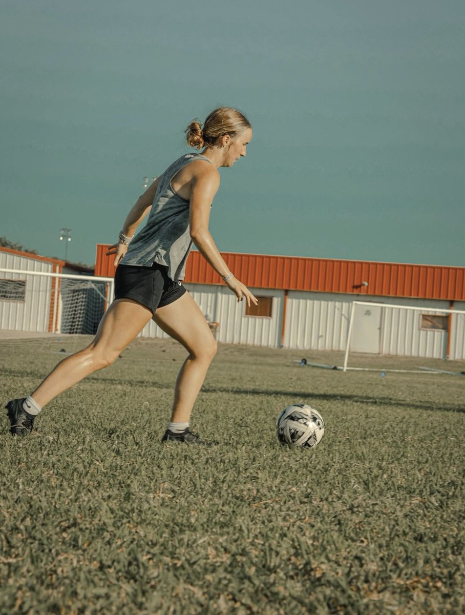 avaitz2025's tweet photo. Home for the weekend but still putting in the work. Thanks Wellness Sport Training for the session &amp;  Athletic Flickss  for the pics! Find them both in insta! 

@MeanGreenSoccer @MeanGreenSports @ImYouthSoccer @ImCollegeSoccer @50_50Pod https://t.co/wk7B2iHAqS