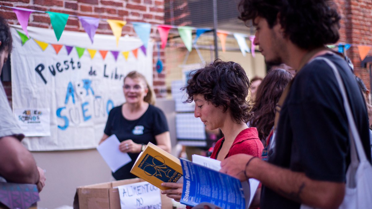 Belgrano's tweet image. 🌙 Alberdi se vio desde la Luna

Junto al Centro Vecinal Alberdi y la Red Pueblo Alberdi celebramos los 115 años del barrio en la segunda edición del festival “#Alberdi se ve desde la Luna”.

🥳 Hubo música, feria, arte y fiesta en las calles del barrio más popular de #Córdoba.…