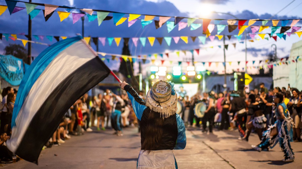 Belgrano's tweet image. 🌙 Alberdi se vio desde la Luna

Junto al Centro Vecinal Alberdi y la Red Pueblo Alberdi celebramos los 115 años del barrio en la segunda edición del festival “#Alberdi se ve desde la Luna”.

🥳 Hubo música, feria, arte y fiesta en las calles del barrio más popular de #Córdoba.…