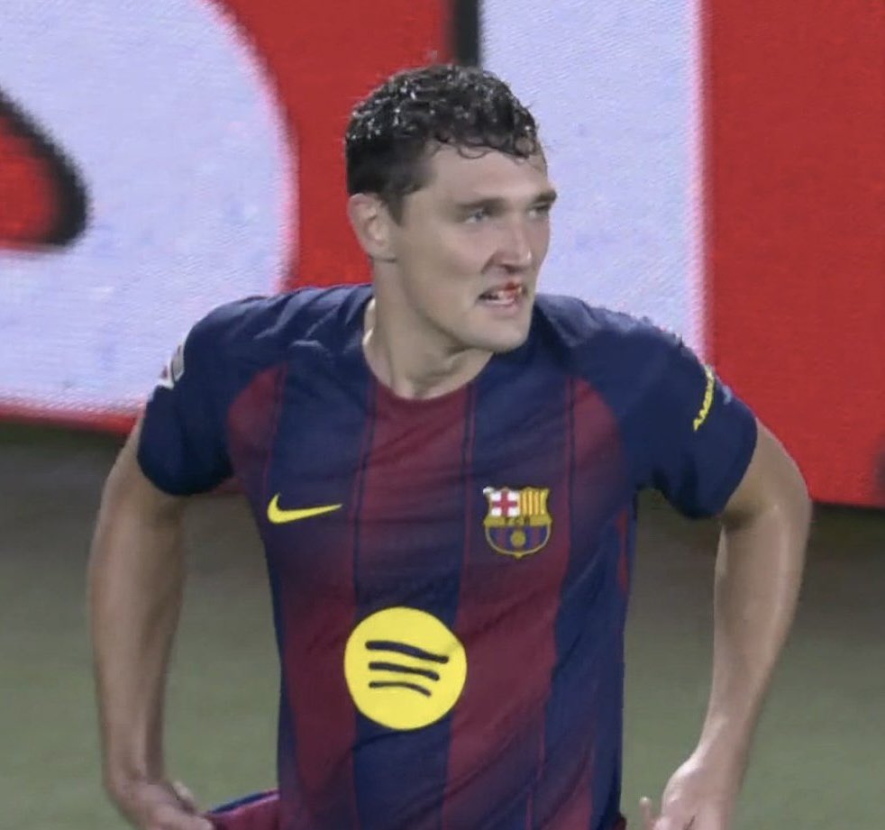 HoyEnDeportes4's tweet image. ➡️ Comentaristas de DAZN: “cada jugada es un duelo de titanes entre los jugadores de Barça y Getafe”

➡️ El duelo de titanes: