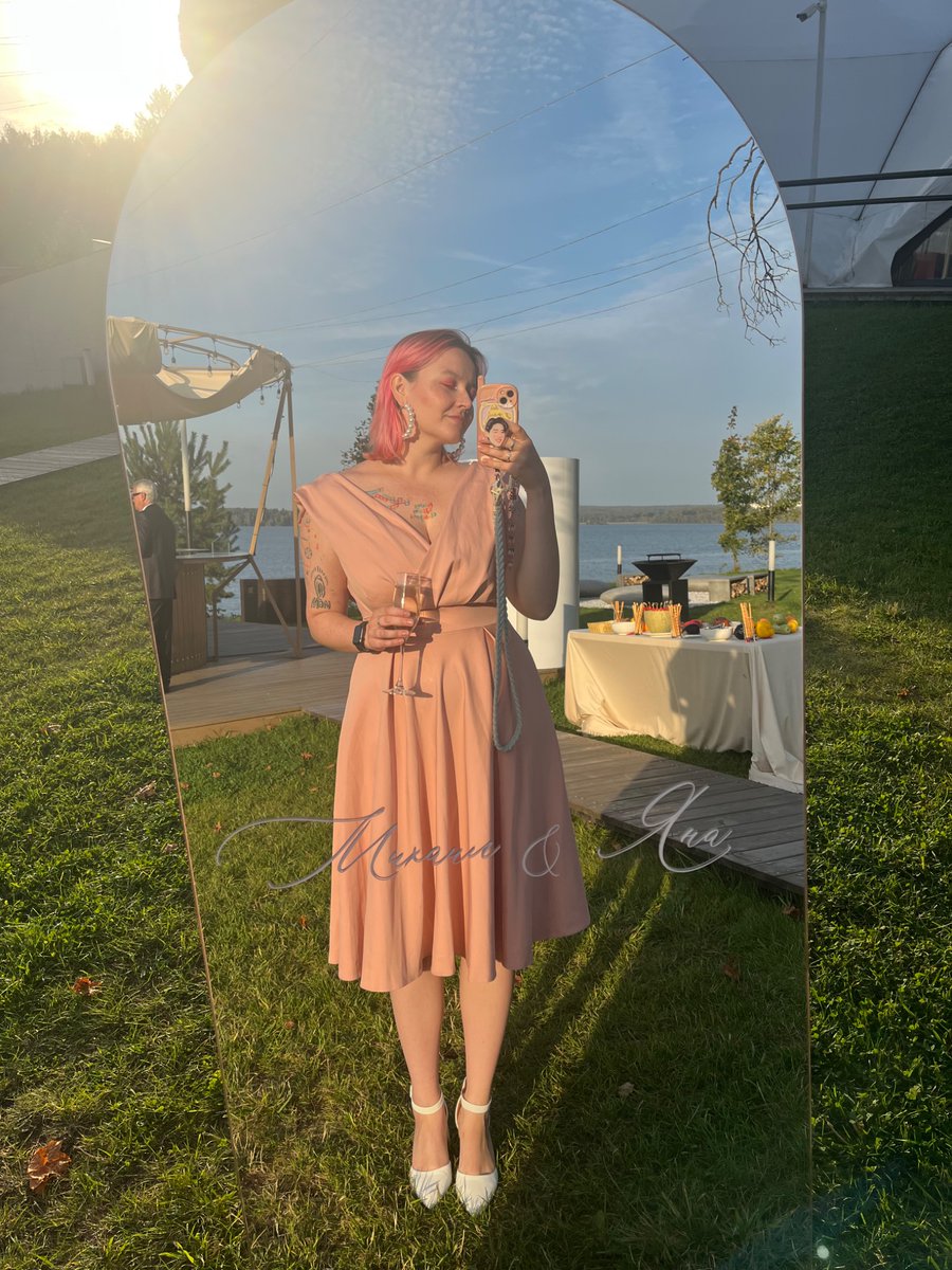 hideousschool's tweet image. я в твиттере уже полгода не сижу толком но побывала на свадьбе и поняла насколько же я твиттерская и насколько невозможно заводить новые знакомства с не твиттерскими