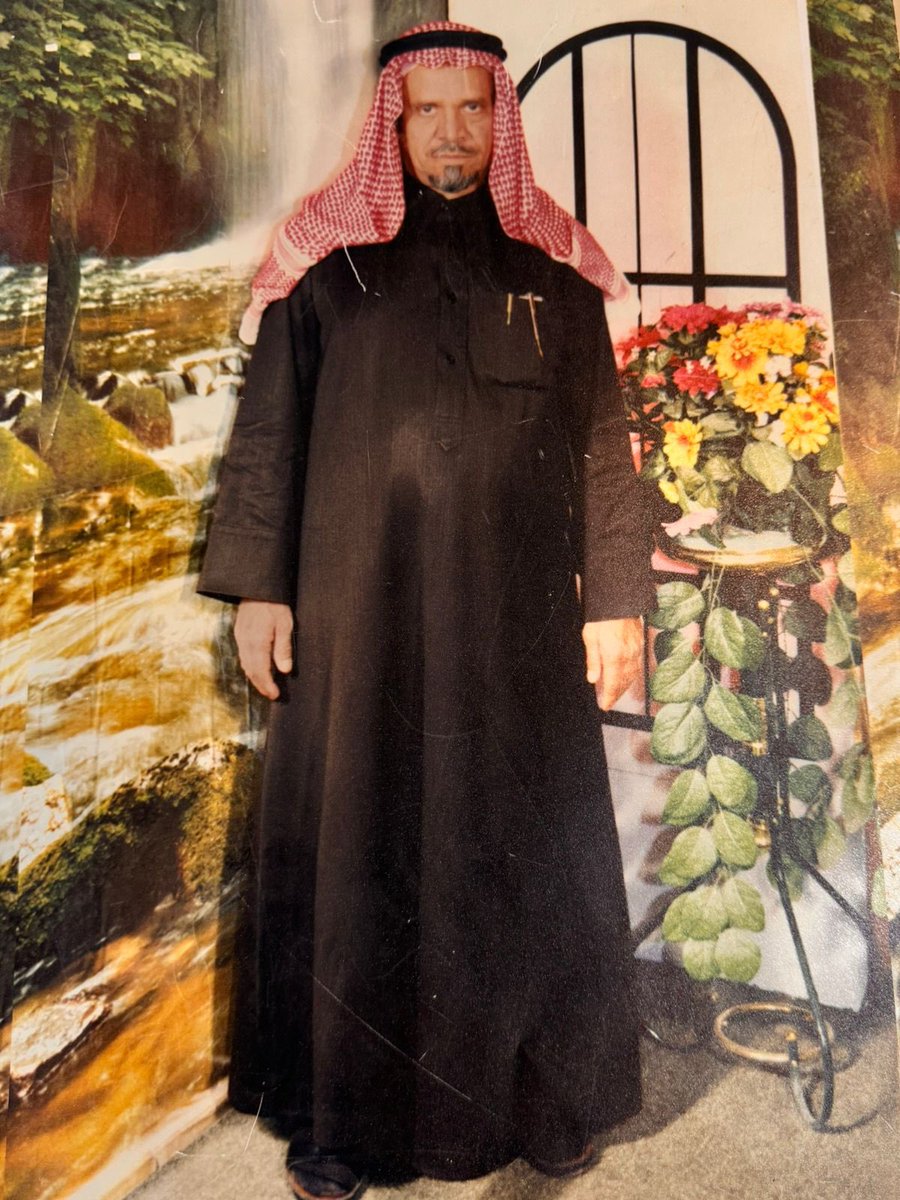 "أبي… وذكريات الحنين، ليت زمن الشباب يعود ليشهد كيف طبعت السنين آثارها على وجهه، وكيف زيّن المشيب ملامحه بوقارٍ يروي حكايات العمر."