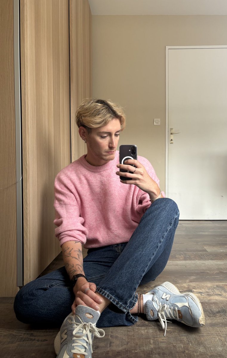 axelgrss's tweet photo. #LGBTQIAWelcomeAutumn https://t.co/nhOneWQ7fn