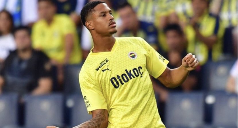 Buda yolunu bulmuş,zerre top oynamayıp her maç yalandan deli olup birileriyle atışarak taraftarı kandırıyor.