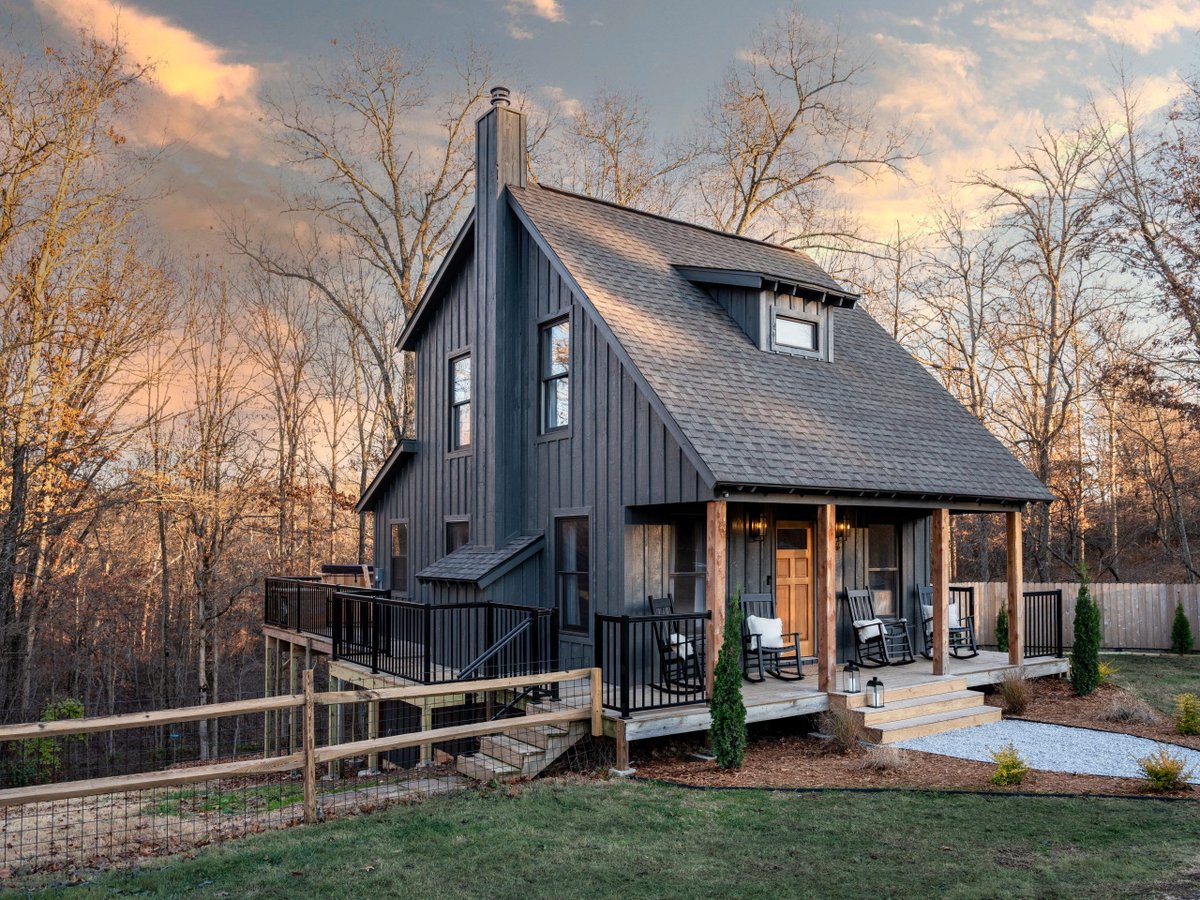 Tune in tomorrow for an HGTV Fixer to Fabulous marathon from 9 a.m.–1 p.m. Our Picket System in Black is featured on The Ultimate Cabin episode at 10 a.m. See how Regal brings strength, style, and ease of installation to every project! 

#RegalIdeas #FixertoFabulous