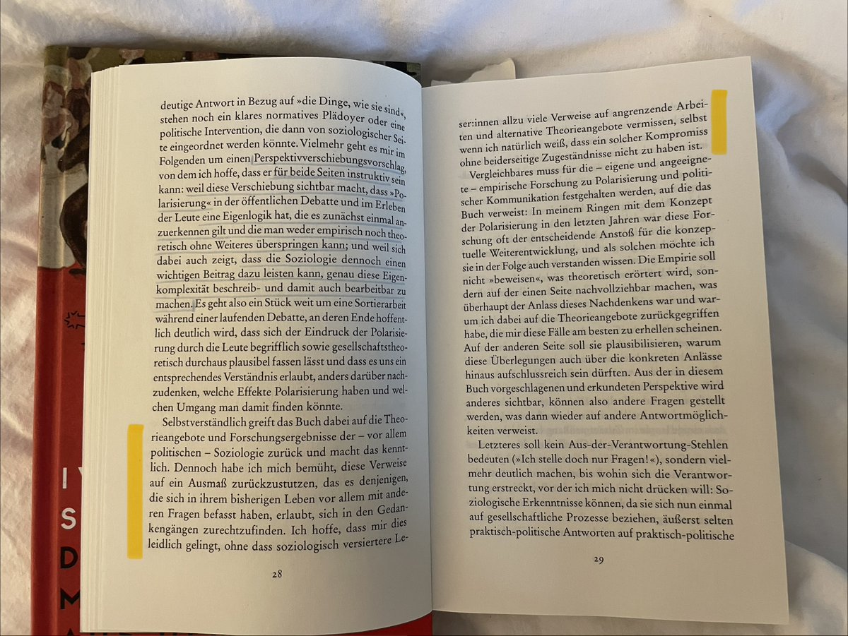Ich bin für eine Ausgabe der Kumkar Bücher für die "soziologisch versierte[n] Leser:innen"! Alle Verweise, Fußnoten, Literaturverzeichnis, Sachregister – ich sehne mich danach 👏