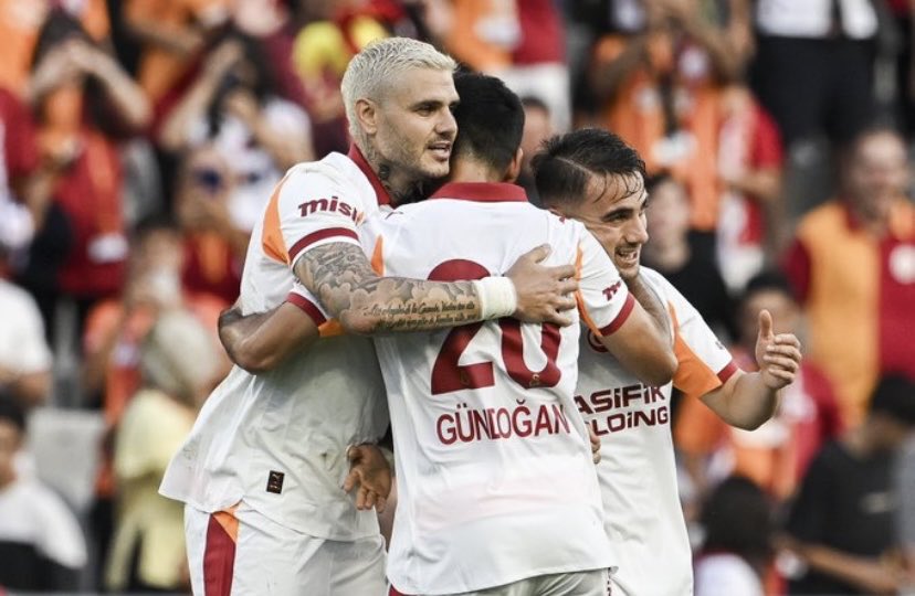 Bugün günlerden,Fenerbahçe 4.yıldızı takamadan 6.yıldızı takacak olan Galatasaray.