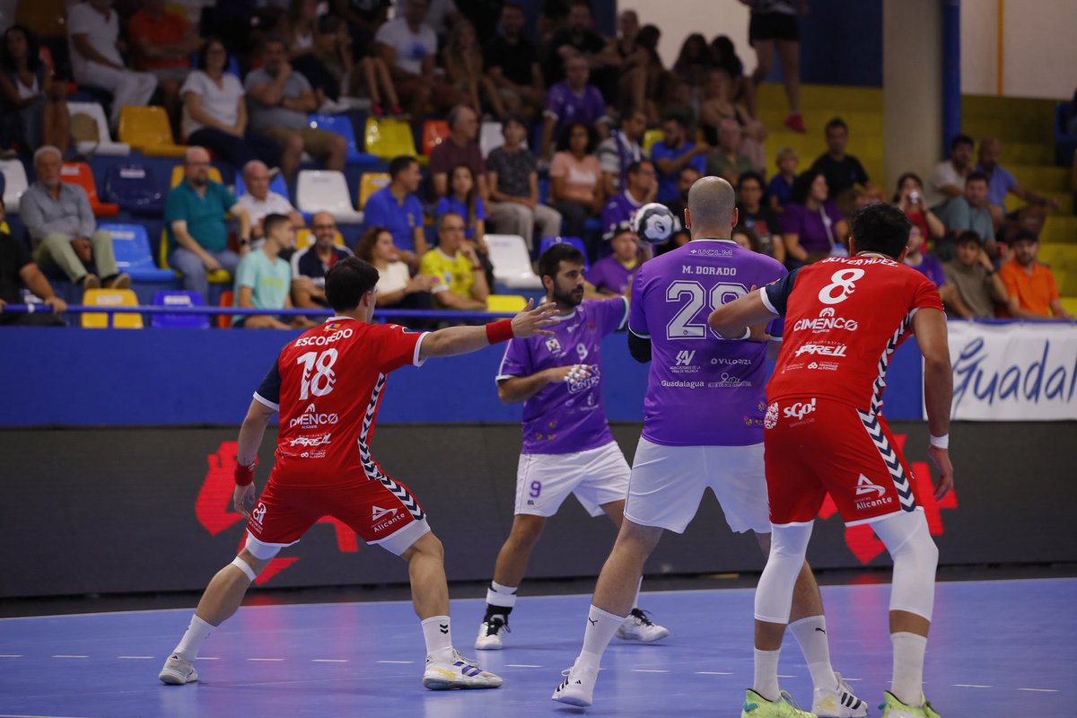 🔥FINAL🔥

<a href="/bmguadalajara/">SANICENTRO BM Guadalajara</a> 29 - 35 <a href="/eonalicante/">EÓN Balonmano Alicante</a> 

El equipo alicantino consigue la primera victoria en la Liga <a href="/NexusEnergia/">Nexus Energía</a> ASOBAL

📸 Santi Molina