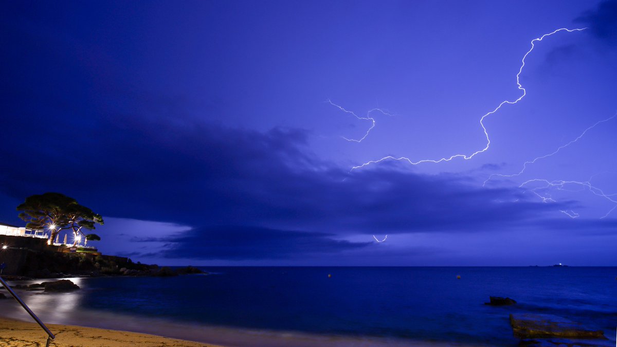 Potser que vaig errat però no recordo un estiu tant tempestuós com aquest per la meva zona. Calella de Palafrugell.