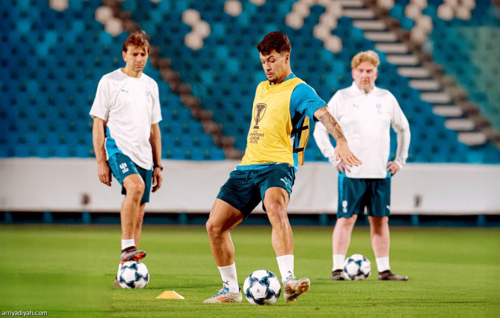 SportStuff24's tweet photo. إدارة #الهلال استبعدت فكرة التعاقد مع مهاجم مواليد، بعد إعادة ليوناردو للقائمة المحلية...

@a_alhanyan https://t.co/2HWNC2NjQi