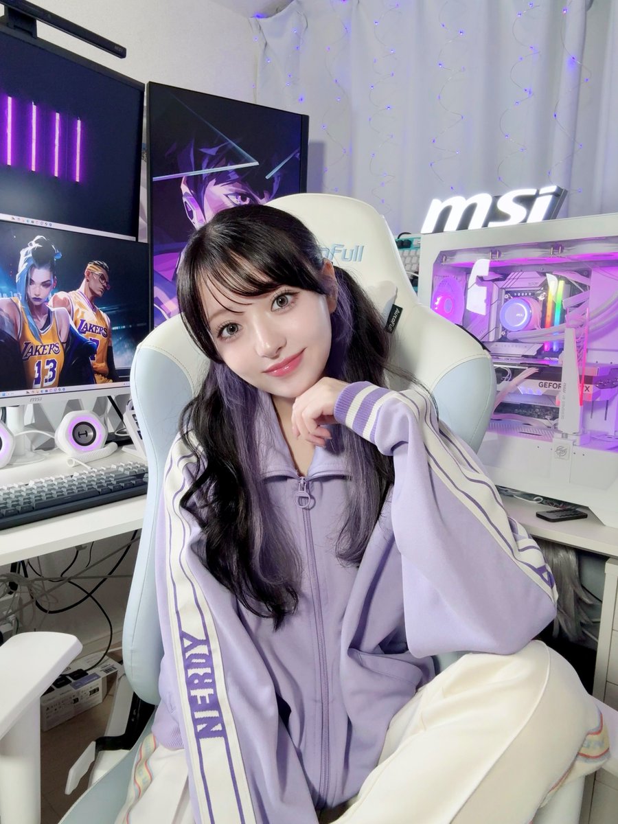 uni_harucan's tweet image. 今週のゲーミングデスク💜🤍
#自作PC #custompc #ガジェット女子