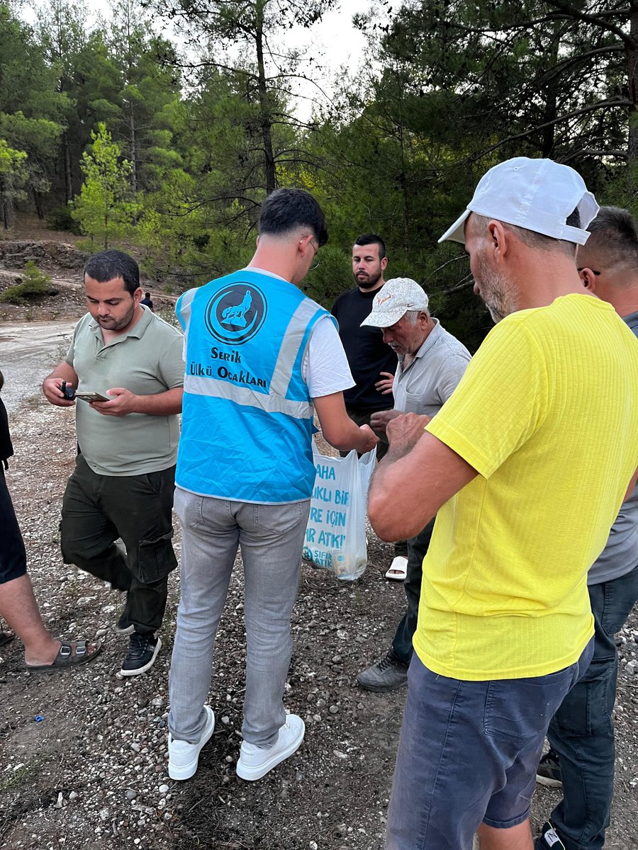 Ülkü Ocakları Serik İlçe Teşkilatımız 21 Eylül Pazar günü Akbaş Mahallesi'nde çıkan orman yangınında söndürme ve soğutma çalışmalarına destek sağladı.