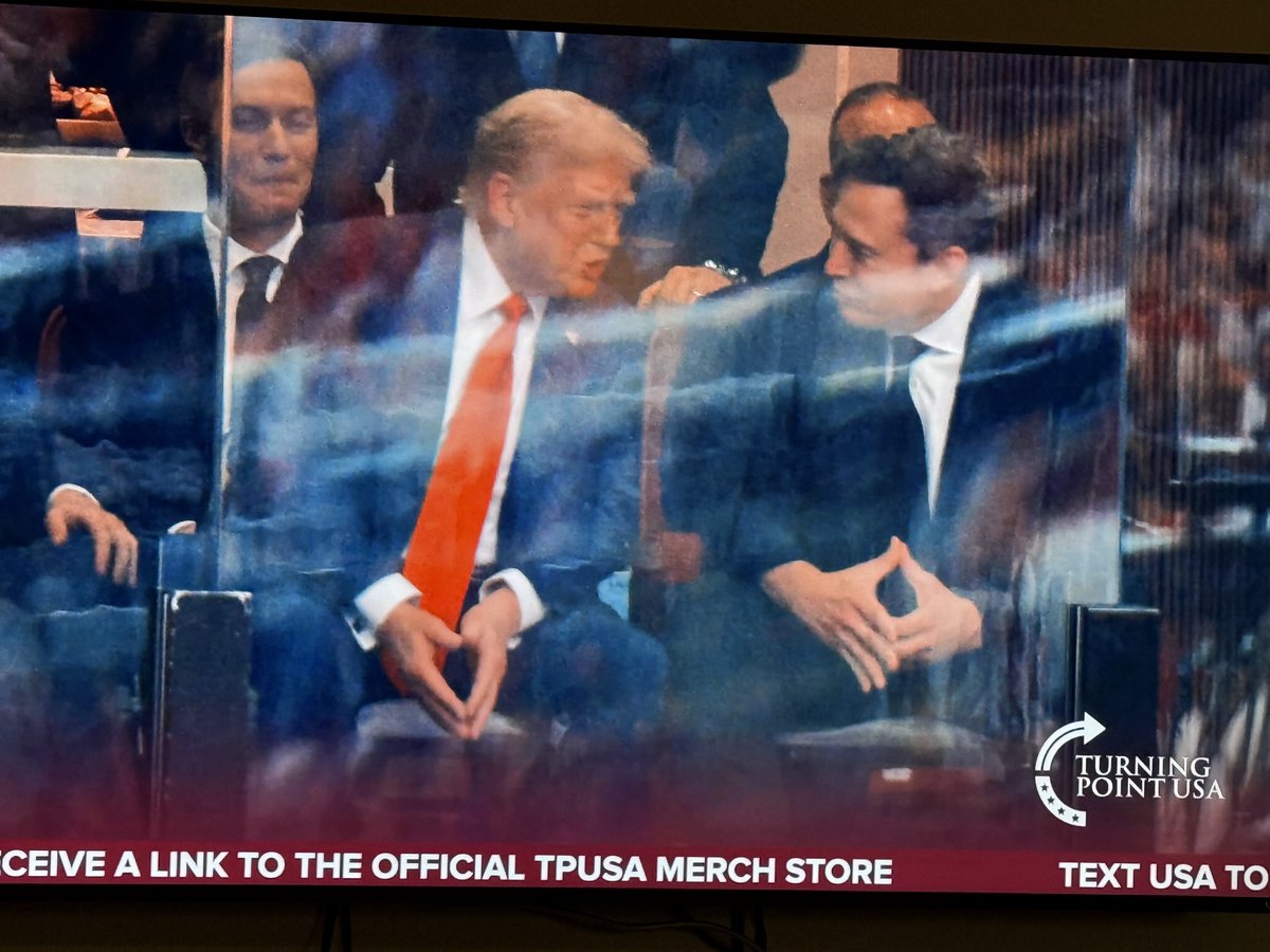 MarcYoder1's tweet image. President Trump and Elon are back together for the first time in public 

@realDonaldTrump @elonmusk #USA #CharlieKirkMemorial #charliekirk