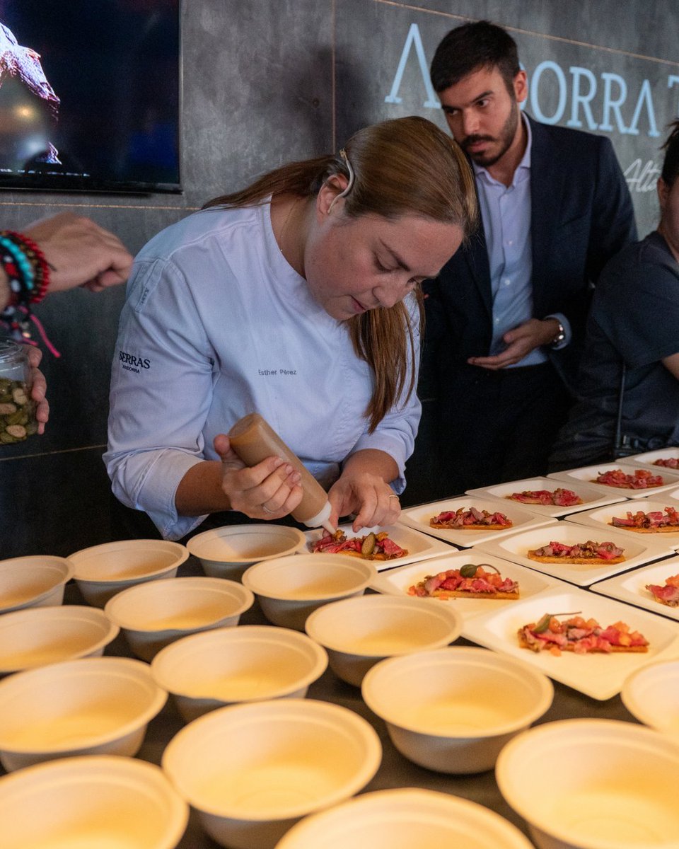 #AndorraTaste 
Showcooking. Demi-glace a 72 hores
Esther Perez Férriz, Bruna Restaurant - Serras Andorra
#visitandorra #andorra <a href="/andorraworld_ad/">AndorraWorld - Andorra Turisme</a>  <a href="/comuee/">Escaldes-Engordany</a>