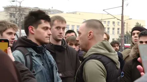 da se ne zaboravi i ovaj student Andrej Tanko koji je i dalje u kućnom pritvoru i ne daju mu da položi poslednji ispit na ETF