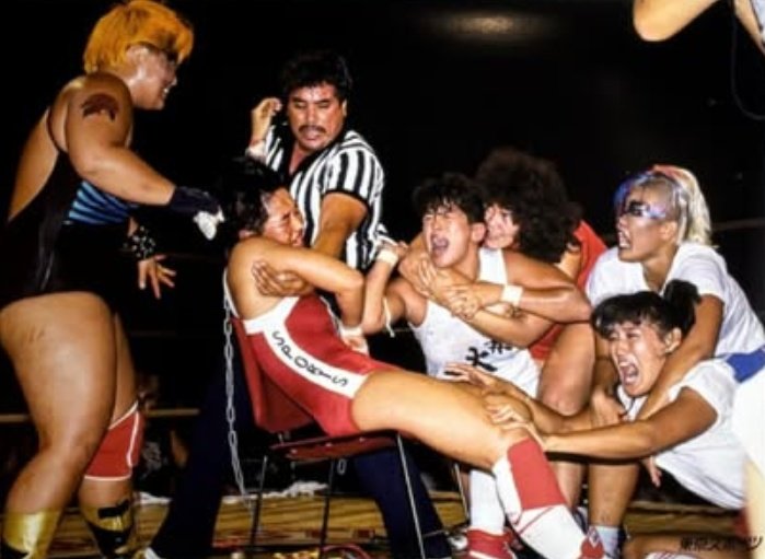 Obsessed with how this shot of Nagayo and Matsumoto is framed like a renaissance painting