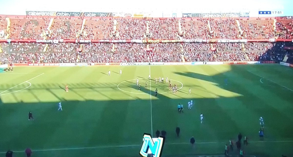 🚨SE SALVÓ COLON🚨
La CD solicita al hincha que asistió masivamente a apoyar incondicionalmente al equipo que se abstenga de agredir a los jugadores y evitar sanciones.