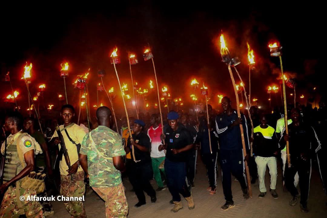 📍#Mali | 65 ans d’indépendance, Tombouctou s’illumine ✌🏿

La République du #Mali célèbre ce 22 septembre ses 65 ans d’indépendance. À #Tombouctou, l’un des moments forts des festivités a été la traditionnelle prise de flambeaux, un rendez-vous symbolique où militaires et civils