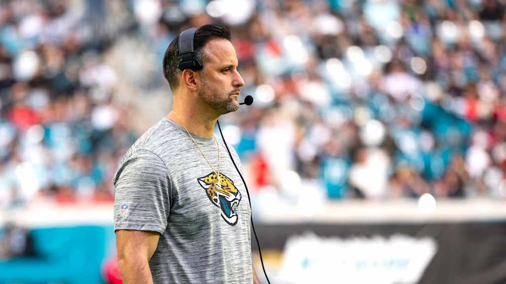 CameronWolfe's tweet image. Jaguars DC Anthony Campanile has helped transform defense with aggressiveness &amp;amp; takeaways. Dominant defensive game vs. defending division champ Texans.

Jags are now 2-1. They have forced 9 turnovers in 3 games including 7 INTs. JAX had 6 INTs all of last season.