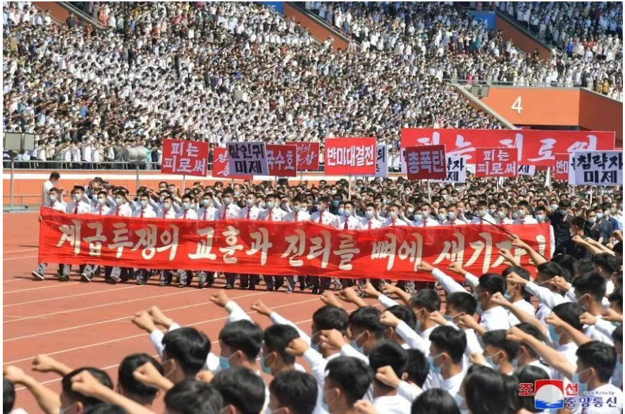 lazydjay's tweet photo. 发动群众搞个崇拜，爱国运动，造神，拉仇恨阶级斗争，这4个国家最驾轻就熟 。 https://t.co/Lljcl4szX7