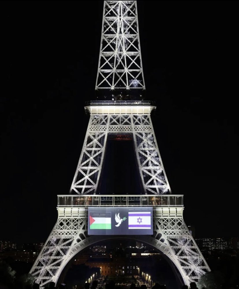 CaillonWin (@caillonwin) on Twitter photo D'un coté la Tour Eiffel quand il s'agit de rendre hommage aux victimes israéliennes (environ 1500) 
De l'autre, la Tour Eiffel quand il s'agit de rendre hommage aux victimes palestiniennes (de 50.000 à 500.000) 
Et de la part du gouvernement du drapeau d'à coté 
Franchement D'un coté la Tour Eiffel quand il s'agit de rendre hommage aux victimes israéliennes (environ 1500) 
De l'autre, la Tour Eiffel quand il s'agit de rendre hommage aux victimes palestiniennes (de 50.000 à 500.000) 
Et de la part du gouvernement du drapeau d'à coté 
Franchement