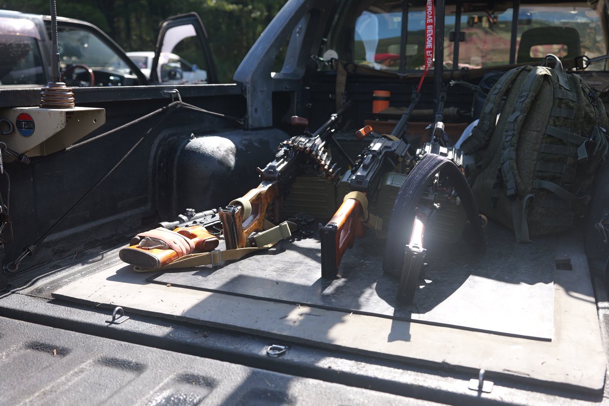 出撃を前にタクシーに積み込まれた傭兵部隊のPKM
#ハートロック2025