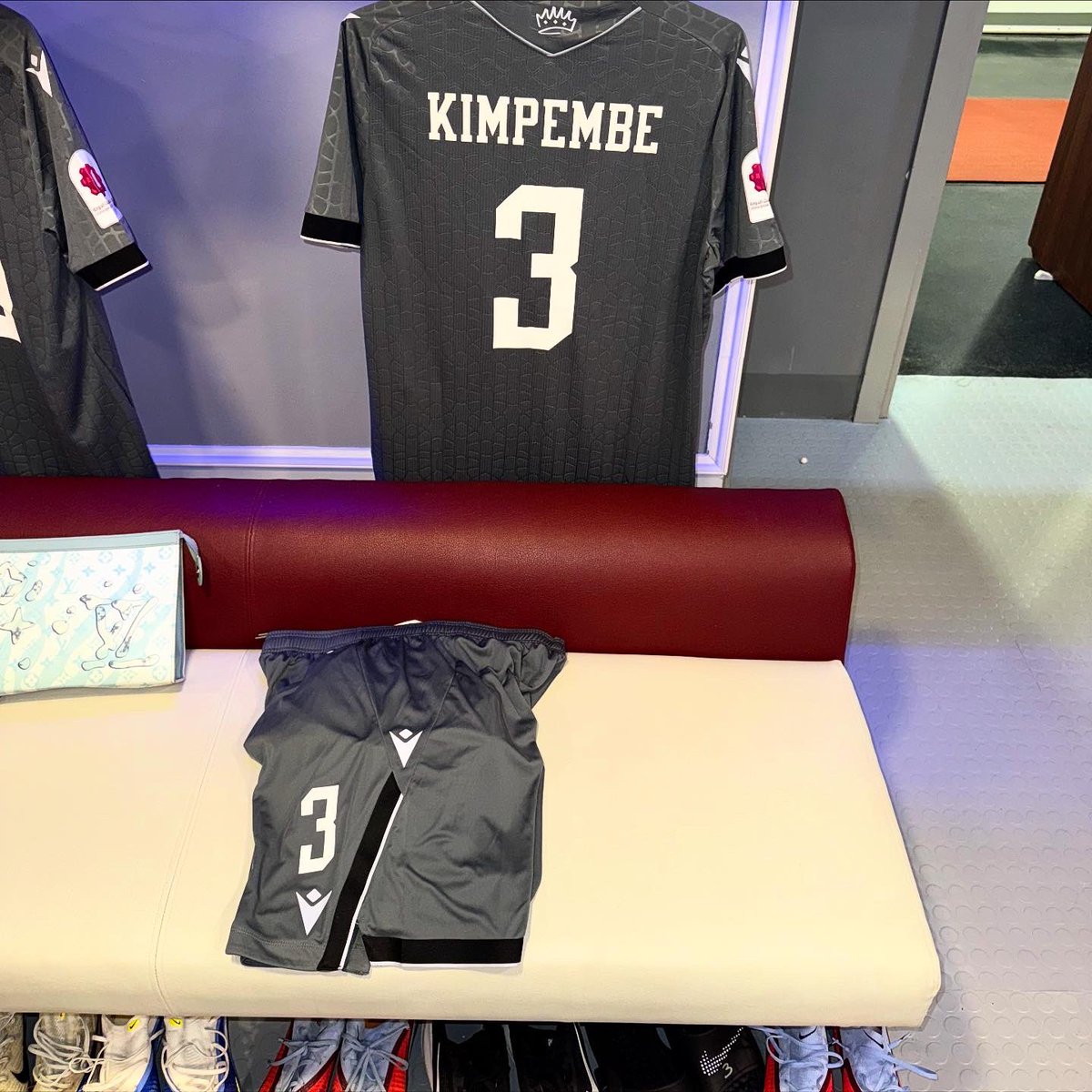 kimpembe_3's tweet image. First game , First Win with Good Team Spirit 👏🏽💛🖤 #Hamdulilah
