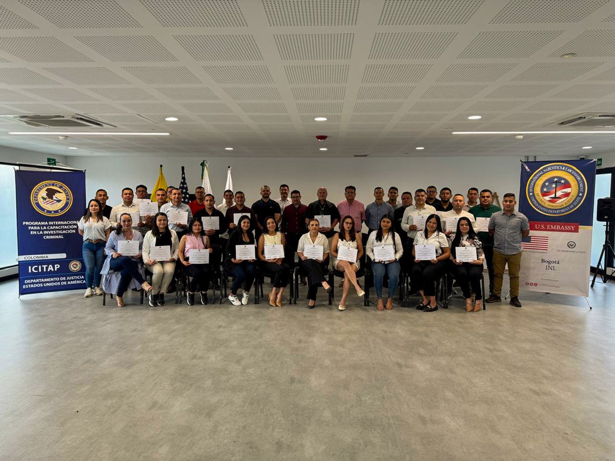 DIJINPolicia's tweet photo. Funcionarios de @PoliciaColombia en #Cúcuta participaron en el Curso Investigativo Contra las Finanzas Criminales, desarrollado en @FiscaliaCol y coordinado por #ICITAP Colombia, fortaleciendo sus competencias en la lucha contra estructuras criminales.

#SegurosCercanosYPresentes https://t.co/HfXhG7ZzyJ