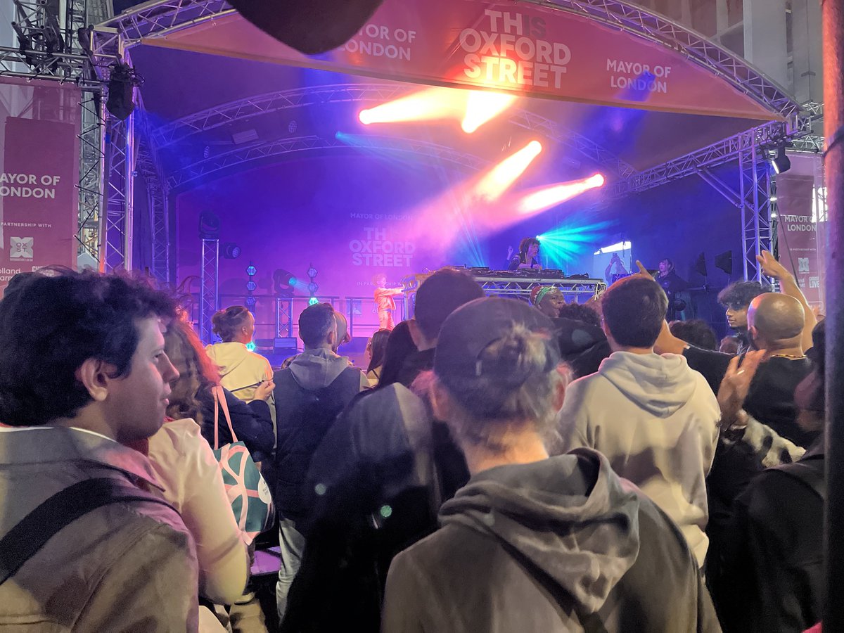 William King tweet media