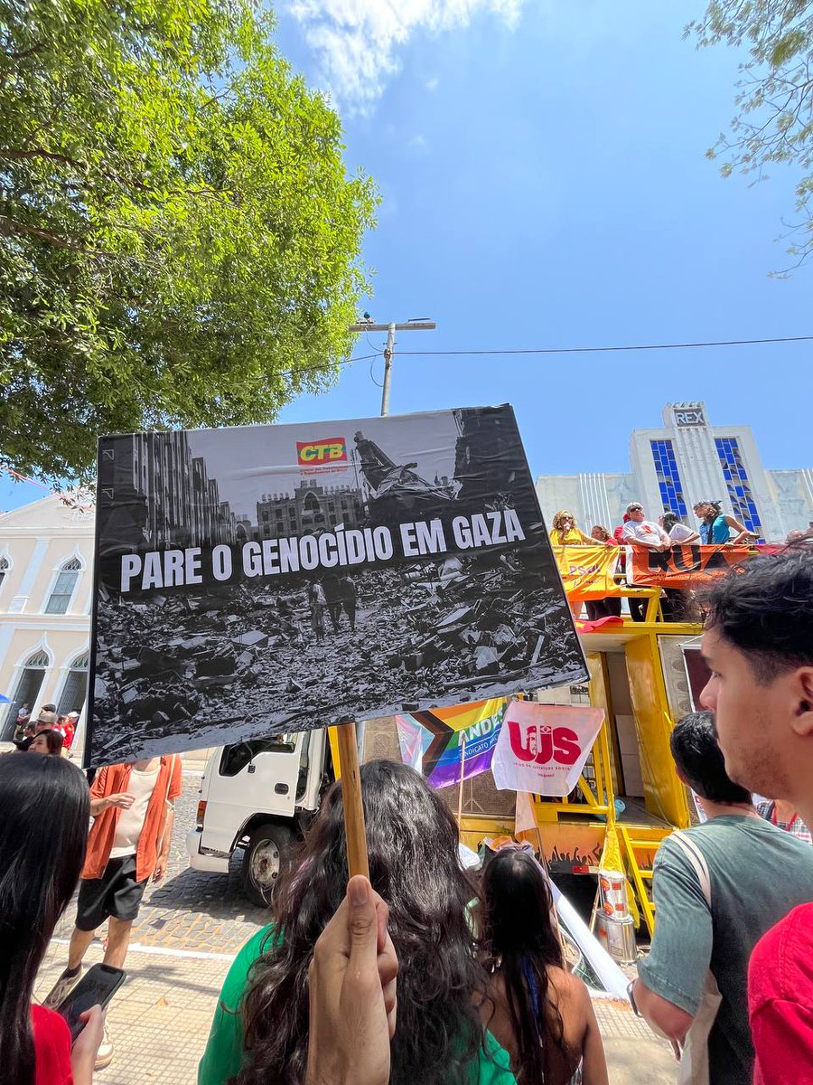 📍Piauí

As ruas se enchem de coragem contra a PEC da bandidagem e a anistia.

O povo deixa claro: golpe não se esquece e nem se perdoa.