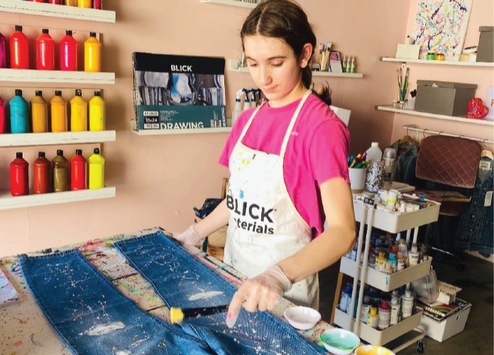 BrainandLifeMag's tweet image. Sasha Bogosian, a teen with #CerebralPalsy, started Splatter Squad to encourage painting and #ArtTherapy: hubs.la/Q03K6XCB0