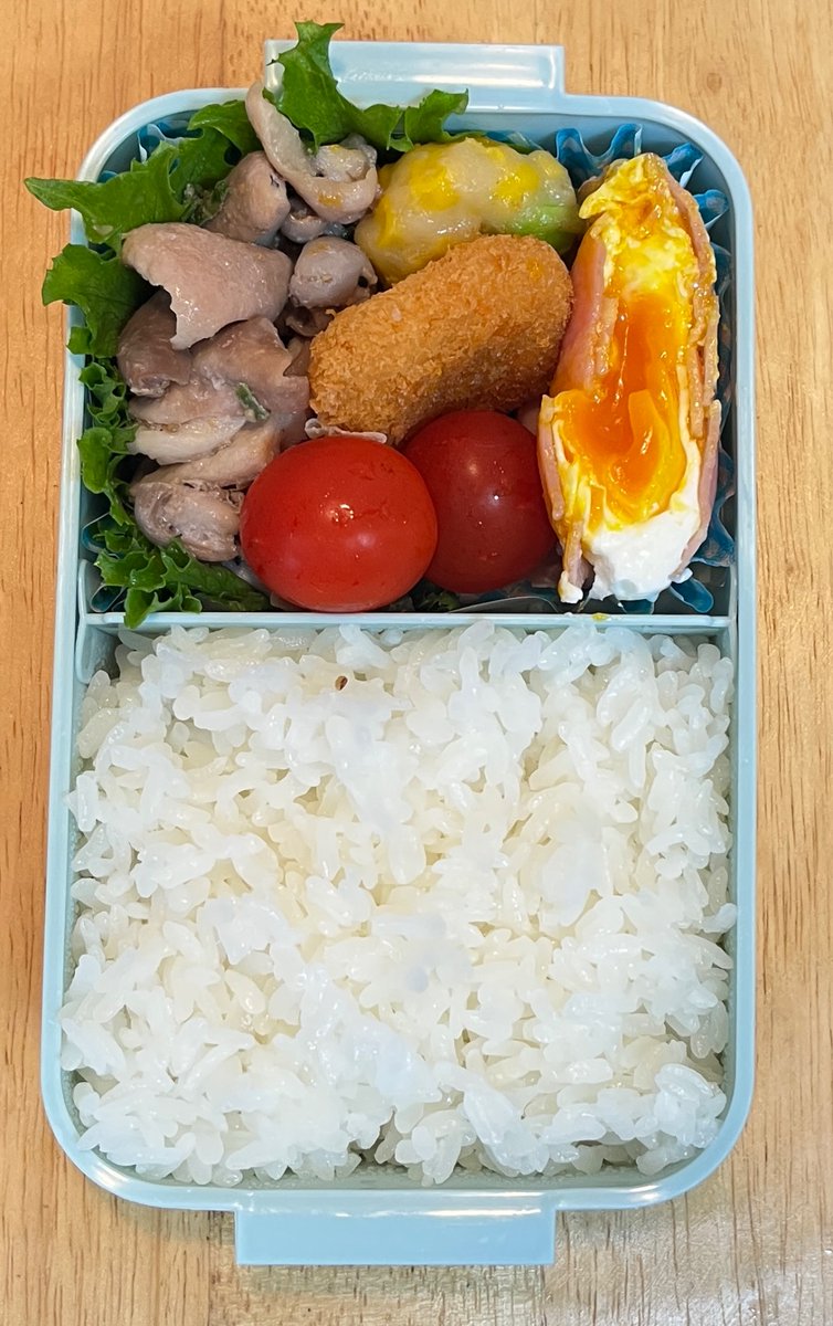 娘のお弁当作り283日目。

土日は岐阜遠征で🏐大会へ。膝痛なのでピンサーのみの出場だったけど色んな刺激があって楽しかったらしい🤭

今日の献立は、ホルモン塩炒・ベーコンエッグ・白身魚フライ・枝豆コーンのつまみ揚げと🍅

#お弁当記録 
#お弁当
#弁当記録
#男の料理
#お弁当作り楽しもう部