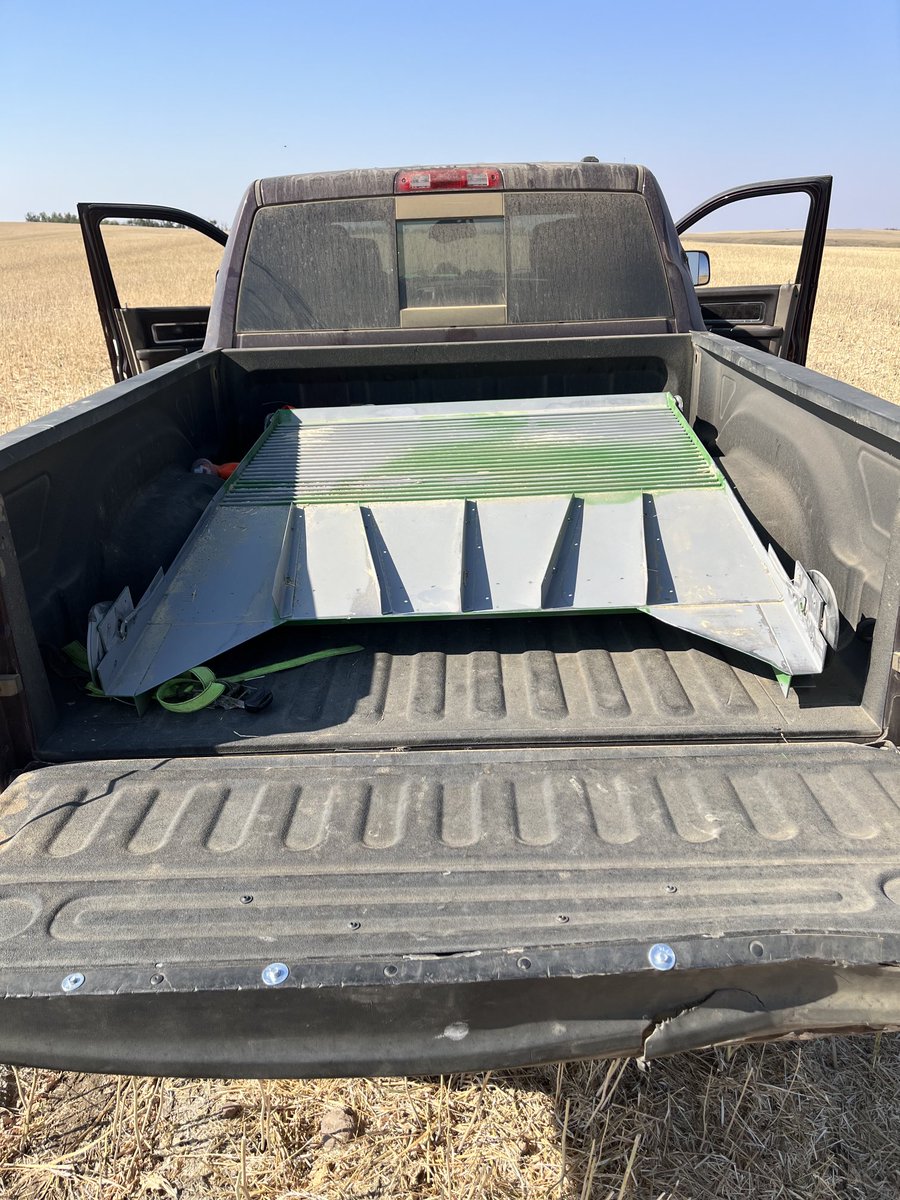 Big shout out to battle river implements in killam  grain pan on s680 broke out they had one in stock on a Sunday no after hours charges back up and running by 3:30 thx to staff at killam