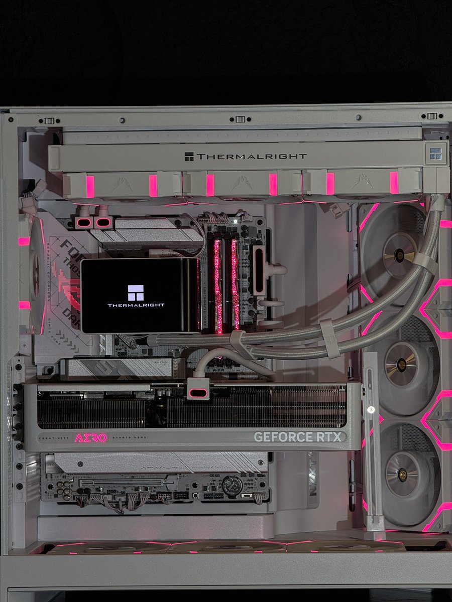 bit0th's tweet image. الله يبارك له من التجميعات المتجر 🫡 

السعر : 11,665 
شامل ضمان حقيقي وصيانة المتجر سنة مجاناً 

من التجميعات المتجر @Bitbybitpc 

GIGABYTE RTX5070TI AERO
RYZEN 7 9800X3D
ASUS ROG STRIX X870-A  
G.SKILL ROYAL 32GB 6000MHZ CL28
T500 2TB 7400MB
TR WONDER VISION 360MM 
XPG CORE II…