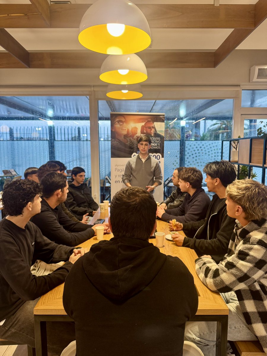 Nos reunimos con jóvenes que forman parte de la Juventud Liberal de Pilar 🚀

En este #DíaDelEstudiante, es importante, no solo escuchar a la juventud, sino también incluirlos, integrarlos y hacerlos parte de la política.