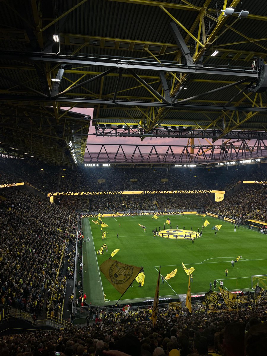 Borussia Dortmund 1️⃣-0️⃣ Wolfsburg
21.09.2025 | #BVBWOB