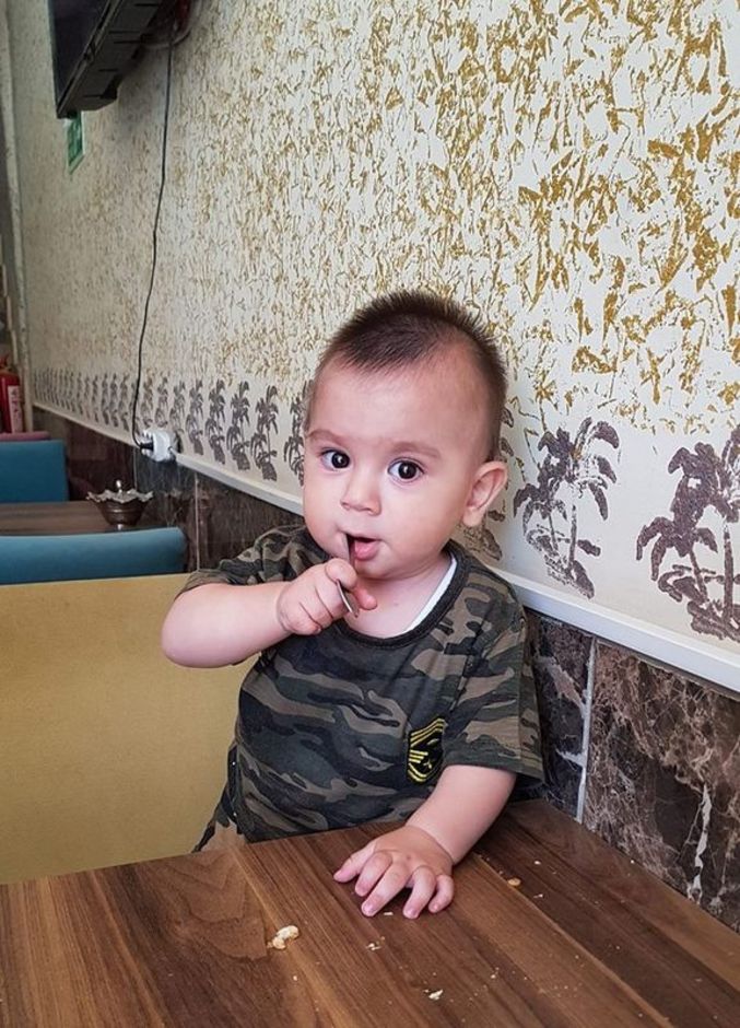 Şu bebeğin katilleri ile masaya oturmuşlar milliyetçilik, vatanseverlik, barış falan konuşuyorlar.
Sizin hakkınız komisyon kürsüsü değil idam sehpasıdır.